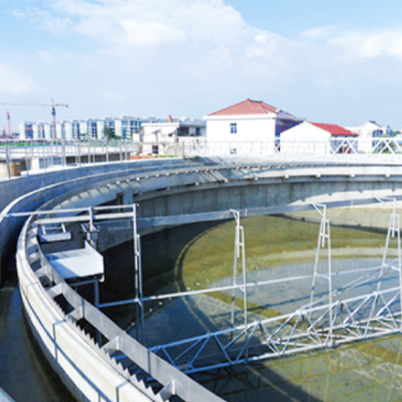 Dredger ssący z napędem środkowym